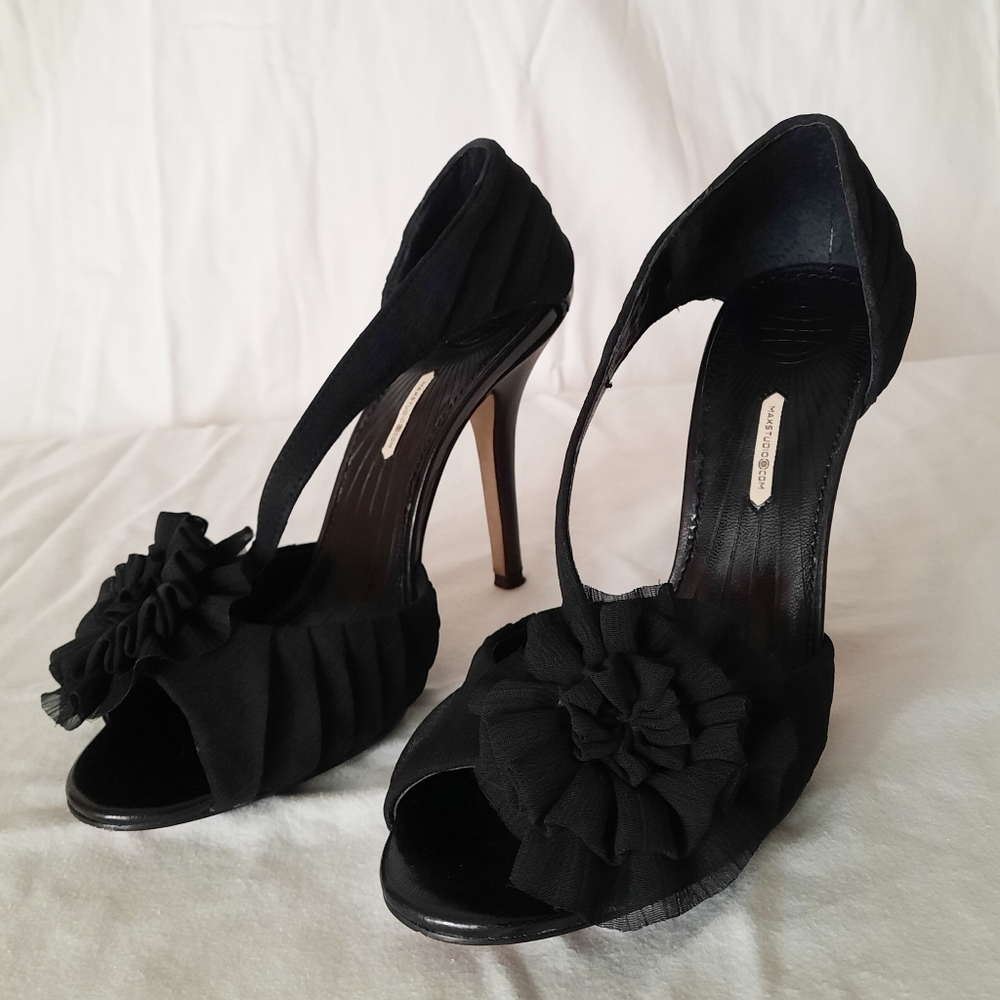 Open Toe Black Heels with Rosette Detail